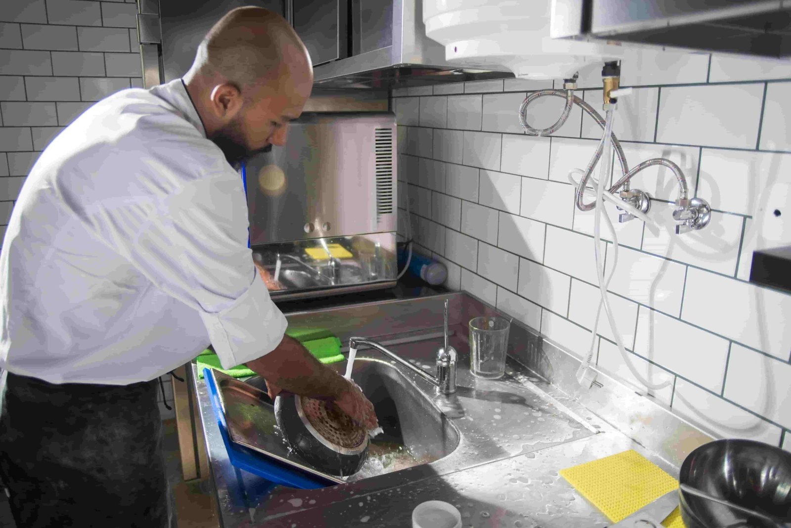 cv profesional lavaplatos office cocina tenerife optimizado filtros ats scaled | CV Profesional Tenerife™ Modelo de currículum para Lavaplatos y Office de cocina en Tenerife, optimizado con palabras clave para superar filtros ATS en hoteles y grandes cocinas.