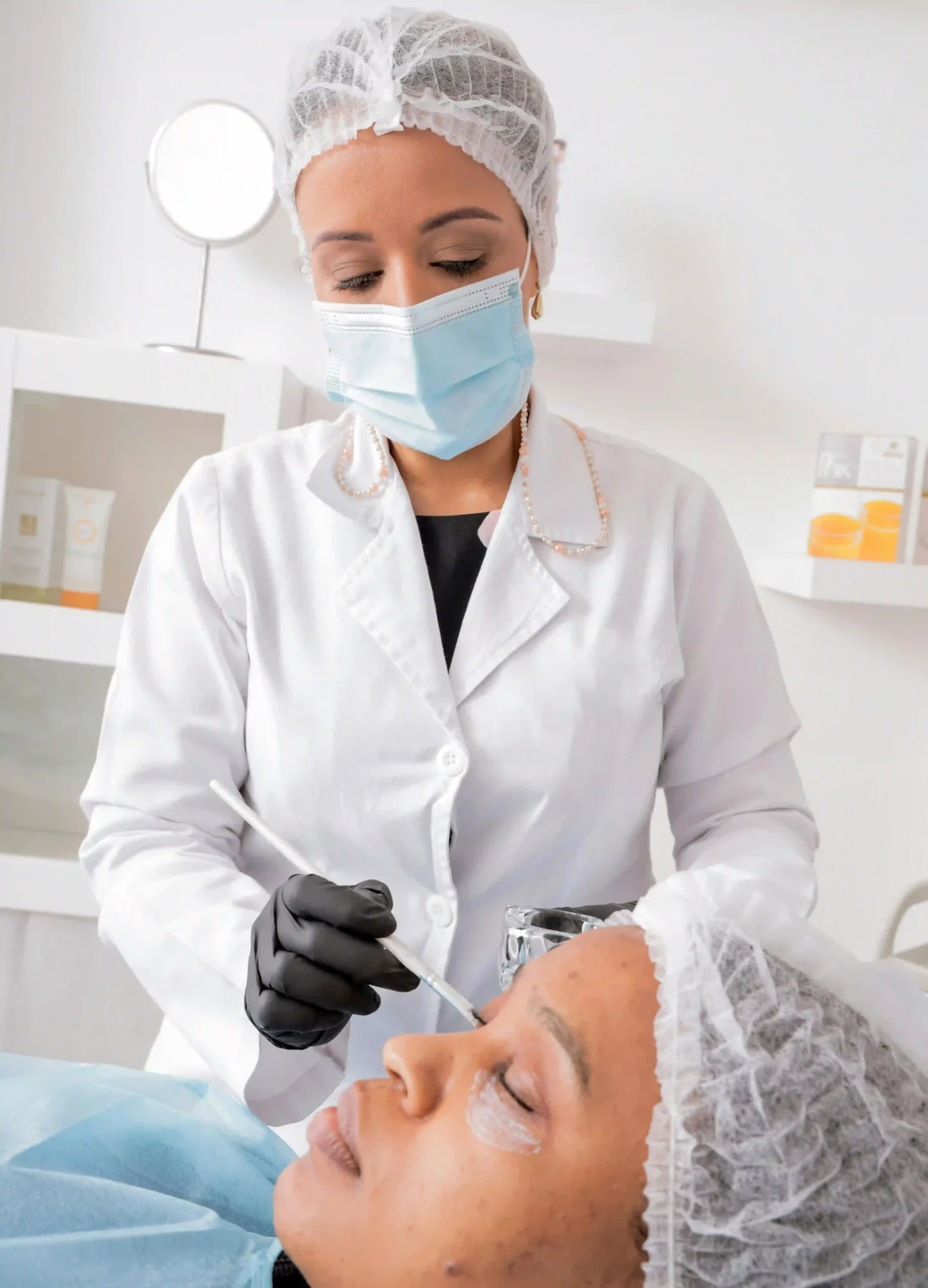 pexels omarmedinaoficial 16131216 scaled | CV Profesional Tenerife™ Imagen de Auxiliar de Medicina y Estética.